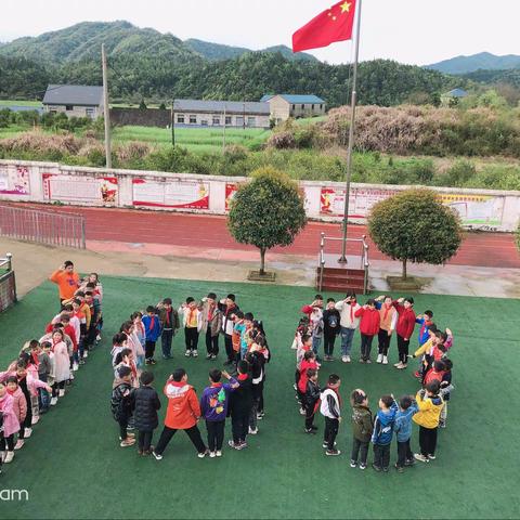 莲山小学开展“学党史🚩，践初心❤️”主题活动