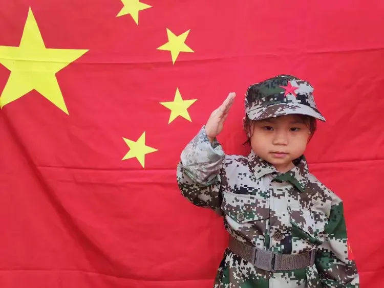 向祖国妈妈敬礼