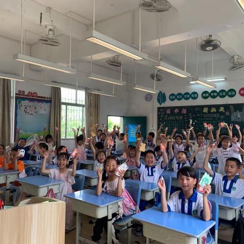 最美遇见  静待花开——2021学年第二学期二1班班级期末总结