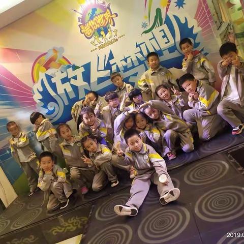 迷你世界    放飞梦想……一年级社会实践活动