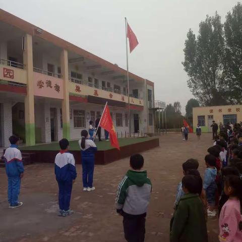 开封市仙人庄小学“从小学先锋，长大做先锋”庆祝少先队建队七十一周年暨新队员入队仪式