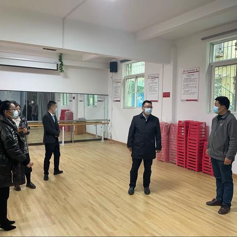 市委组织部检查验收等驾坡街道秦川社区“五化标杆”党组织创建工作