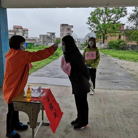 两塘镇石菴小学3月30日下午进行新冠肺炎疫情防控应急处置演练