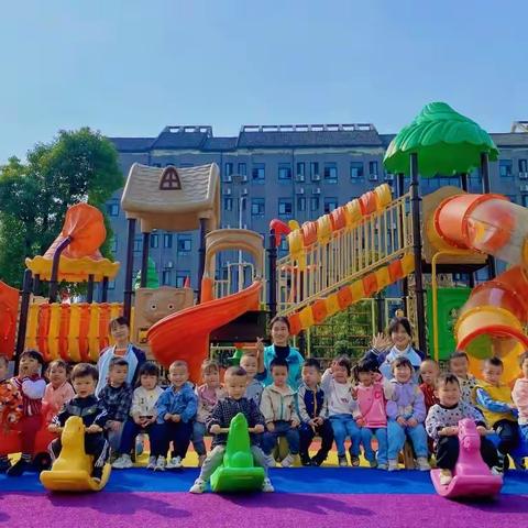 国兴幼儿园小二班生活吧体验《好吃的三明治》