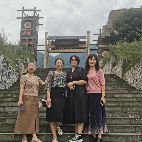 风情彝乡      秀美烟峰