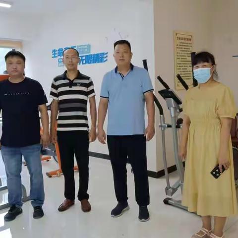 市体育局、市体育运动中心为五一路街道五一社区捐赠运动器材