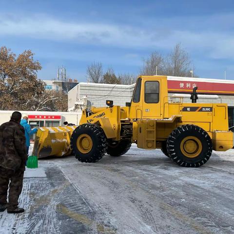 克拉玛依销售公司奎屯市区加油站清雪除冰保畅通热火朝天干劲足