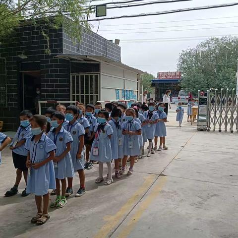 你好，小学！——轮台县群巴克镇九年一贯制学校幼小衔接参观活动