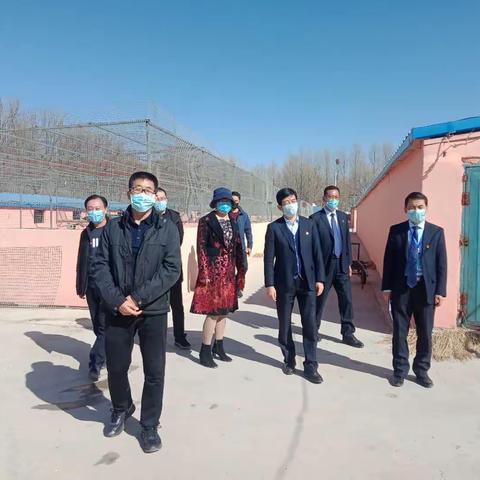 省联社党委书记、理事长王兴源同志等三人赴贵德农商银行指导工作