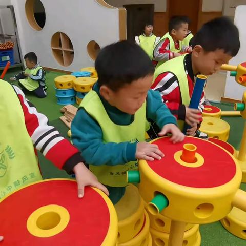 宣风镇中心幼儿园中五班倾听案例——《我们的坦克》