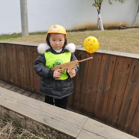 “游击大作战”——宣风镇中心幼儿园中五班户外游戏活动（2月份）