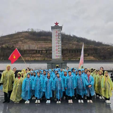 “祭奠英烈 追寻先祖”——田庄小学清明节校外实践活动