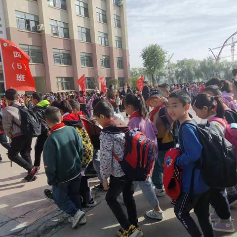 众兴小学四5班与秋天有个约会