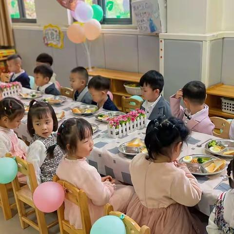 新倍科幼儿园美食节一一托班西餐日