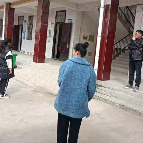荆科小学向未成年无底线销售食品总结
