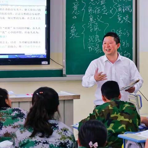 邓拥军（龙华中学高级教师，现新疆喀什特区高级中学教师，深圳市2018年援疆援藏教师，2018年8月入疆）：