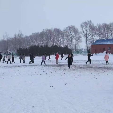 激情冰雪 快乐相约——克山县河南中心小学开展冰雪系列活动