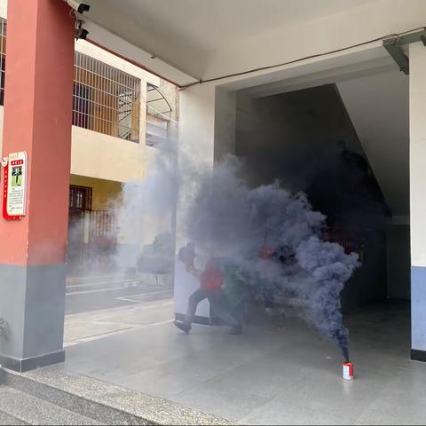 消防演练  防患于未“燃”——马额中心校消防演练