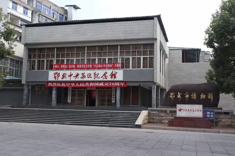 参观邵武中央苏区纪念馆和邵武博物馆路过这家餐厅,人气很旺