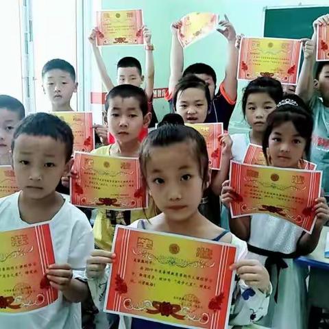 最美七月，我们相约睿博教育作文班；书写人生，从一字一句开始！