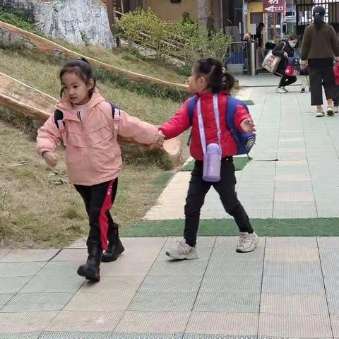 “我带你找老师吧”