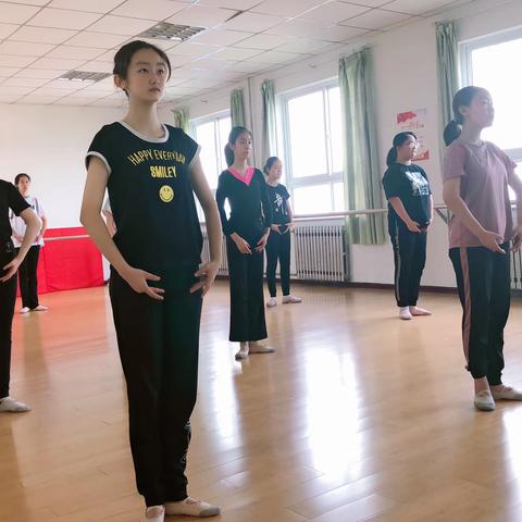 坚持努力     舞动梦想