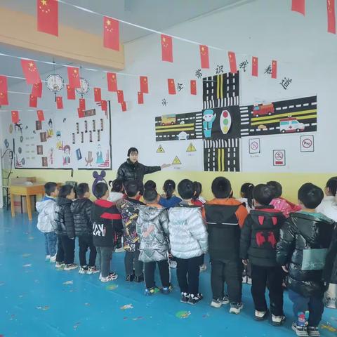 万善乡岳阳路幼儿园“122全国交通安全”倡议活动