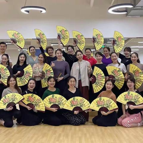 中国古典舞的身体审美与文化品格一一兼谈中小学舞蹈鉴赏课程的教学路程