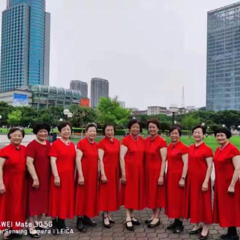 咱着群服惊昭君