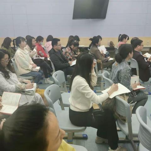 朱丽娴小学科学名师网络工作室第一次工作室推进会顺利召开