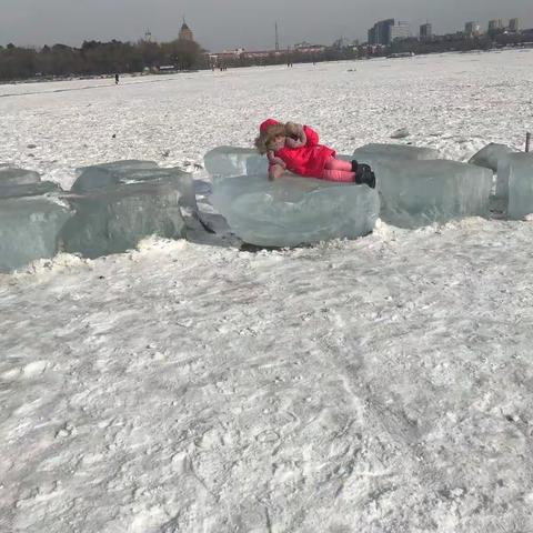 我眼中的家乡—冰雪的世界（朝阳实验小学一年三班  张轩赫）
