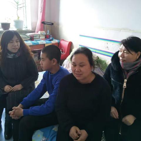 走访贫困户温情暖人心