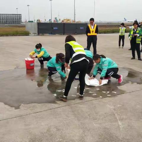 开物（东区）机坪保洁除油污演练