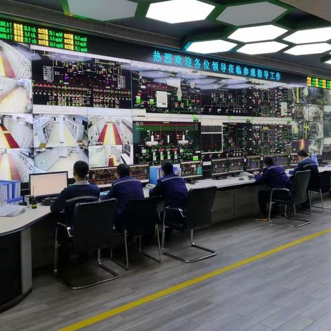 最美的“敬业福”  送给春节坚守岗位的蓝成人