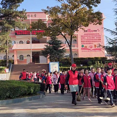 党建引领志愿服务，劳动共建清洁块所———块所小学师生开展志愿者清扫活动