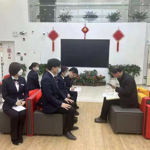 中山路支行班后召开支行运管例会