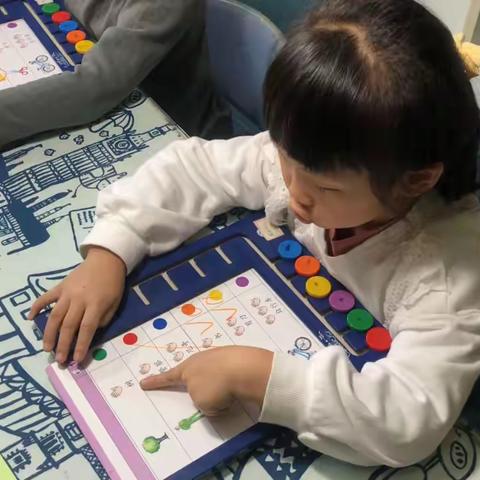 2022年度大班第一学期艺术课——逻辑狗