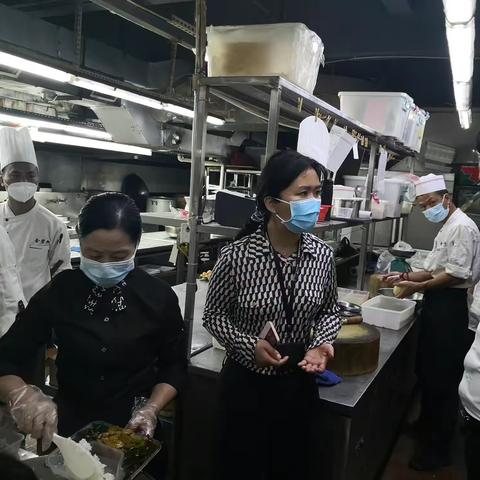 食品安全监管科检查健康驿站供餐单位食品安全