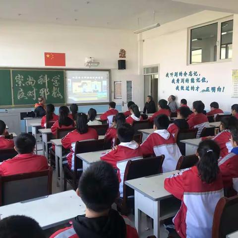 包头市“五老讲师团”来河东中学为师生讲解“反对邪教，崇尚科学”大课