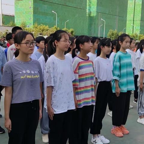 息县第一初级中学七年级20班军训