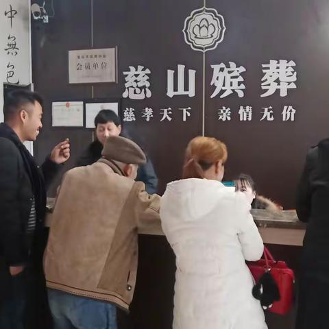 新中社区干部为低保户办理丧事，其父声声感谢党！感谢政府！