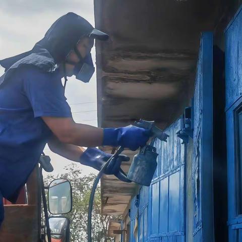 党员携团员——给汽车队“美美颜”