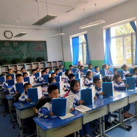 长春市汽开区实验学校小学部——“彩虹教育，筑梦金色童年”一年级行为习惯展示活动