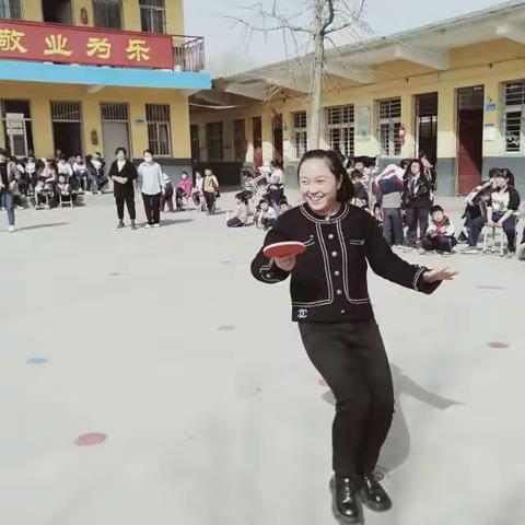 殷都区安丰乡木厂屯小学开展趣味“女神节”活动