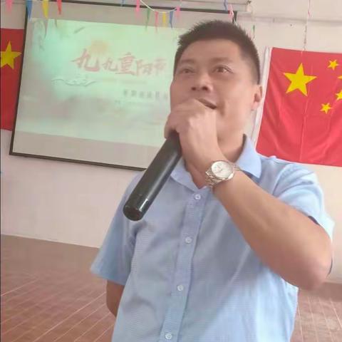 爱满重阳节，情暖老师心。