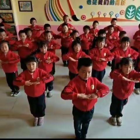 金崖镇中心幼儿园-九九重阳，温情久久