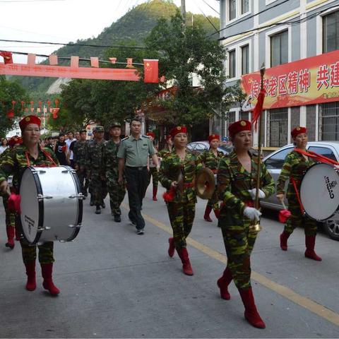 春风十里不如穿军装的你👮—住龙镇举行迎老兵送新兵仪式。