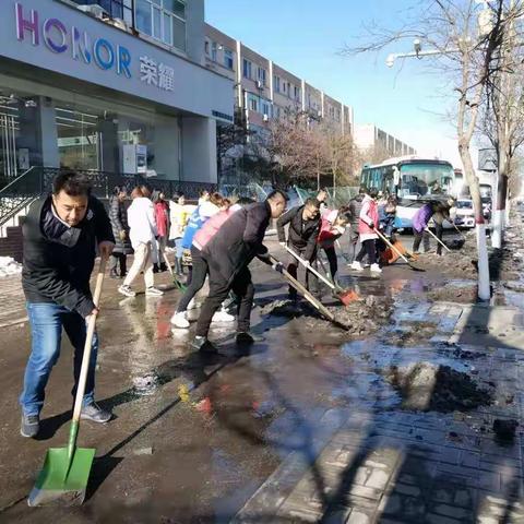 全力清雪除冰 保障居民出行