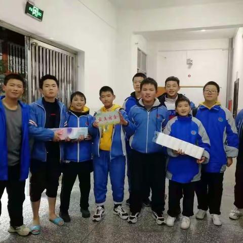 花垣民中初二男生文明寝室颁奖会圆满完成