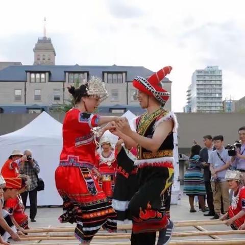 洛阳伊河学校低年级【竹竿舞社团】（指导老师：任晓燕 ）